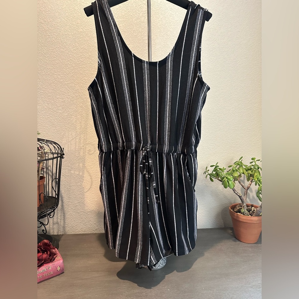 Derek Heart Black and White Sleeveless Tunic